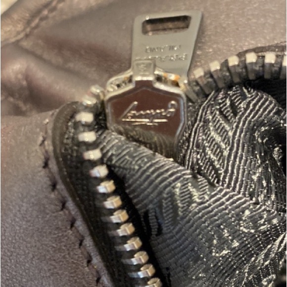 Prada Tessuto and Nappa Waves Tote Bag, Authenticity Guaranteed - Picture 13 of 15